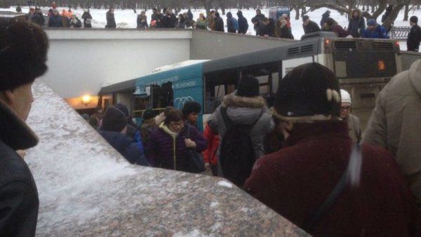 З'явилися неочікувані деталі моторошної аварії у Москві. Аварія за автобусами ЛІАЗ, один із яких 25 грудня влетів у пішохідний перехід на на станції метро "Слов'янський бульвар", – не рідкість