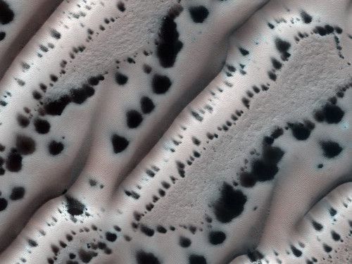 Дивовижні фотографії зимового Марса.  Пори року змінюються не тільки на Землі, тому Марс виглядає по-різному в залежності від того – літо чи зима.