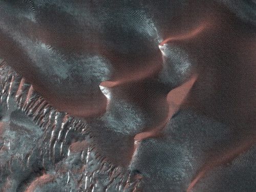 Дивовижні фотографії зимового Марса.  Пори року змінюються не тільки на Землі, тому Марс виглядає по-різному в залежності від того – літо чи зима.