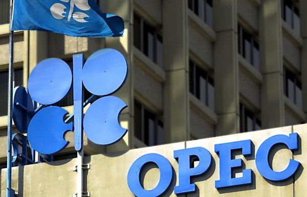 Росія опинилася у фінансовій пастці з-за зростання цін на нафту. Угода ОПЕК+, що передбачає обмеження обсягів видобутку нафти, загнала основних її учасників в особі Росії і Саудівської Аравії у фінансову пастку. 