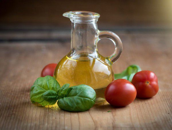 Як вибрати правильно оливкову олію для здорового раціону. Опис оливкової олії. Представлення можливостей її використання в кулінарії, особливостей складу, корисних якостей, тонкощів вибору.
