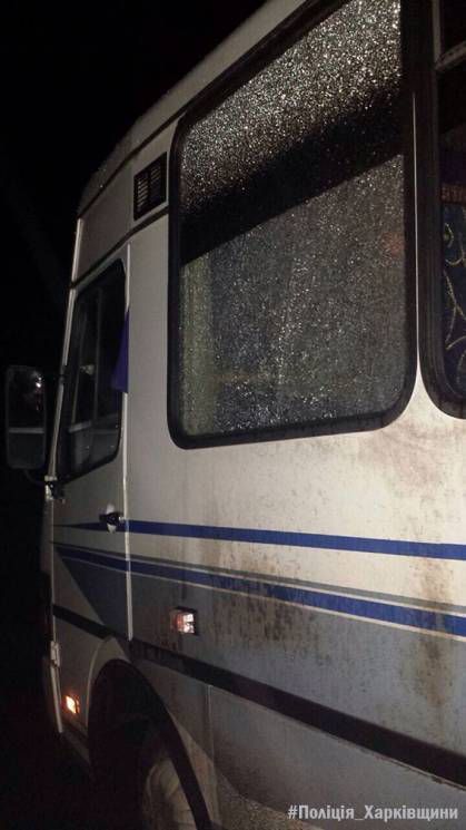 На Харківщині школярі обстріляли автобус, у якому були 12 пасажирів. У Харківській області затримали підлітків, які обстріляли рейсовий автобус.