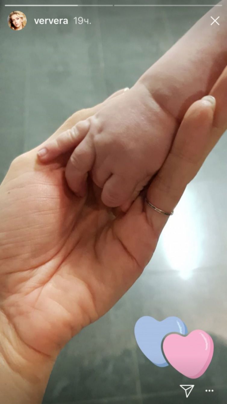 Віра Брежнєва народила третю дитину? (фото). Зірка опублікувала на своїй сторінці в Instagram Stories фото новонародженого малюка.