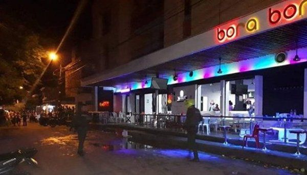 У нічному клубі в Колумбії стався вибух, є поранені. У Колумбії невідомий на мотоциклі кинув гранату в нічний клуб, у результаті вибуху 31 людину поранено.