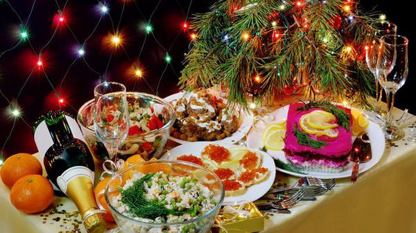 Як не вбити здоров'я на Новий рік: Моз дав поради українцям. Важливо намагатися максимально збалансувати харчування.
