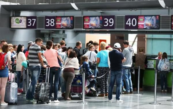 У Росії евакуювали 5 аеропортів через повідомлення про мінування. Ні одне анонімне повідомлення про загрозу вибуху не підтвердилася.