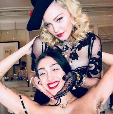 Мадонна приголомшила Instagram знімком зі старшою дочкою з неголеними пахвами. Мадонна зустріла 2018 рік в крузі рідних і близьких.