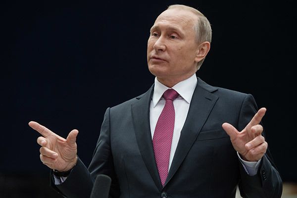 Путін продовжив на півроку транзитні обмеження щодо України. Володимир Путін продовжив на півроку обмеження транзиту українських вантажів до Казахстану через територію РФ.