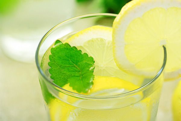 Пийте теплу воду з лимоном щоранку, але не робіть цю помилку, коли п'єте цей напій!. Це природна, проста і потужна альтернатива для детоксикації організму.