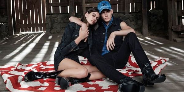 Діти Сінді Кроуфорд знялися в стильній зйомці для Calvin Klein. Новий Кампейн бренду Calvin Klein присвячений весняної колекції, його головними героями стали представники модного родини – діти супермоделі Сінді Кроуфорд Кайя Преслі і Гербер.