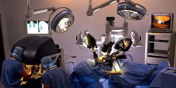 Робот допоможе уникнути помилок при операціях на хребті. Нові досягнення людства в галузі хірургії дозволять вивести операції на хребті на новий рівень безпеки.