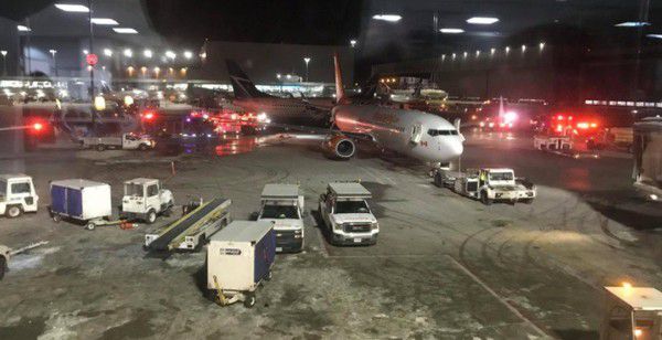 Два літаки зіткнулися в міжнародному аеропорту Торонто. Відео.