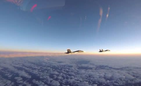 ВПС США показали відео перехоплення російських винищувачів над Балтією. Відео опубліковане на сайті американської армії Dvids.