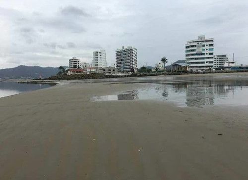 Від берегів Еквадору несподівано відринула вода (фото). Переляк жителів був пов'язаний з тим, що подібні явища відбуваються безпосередньо перед руйнівними цунамі.