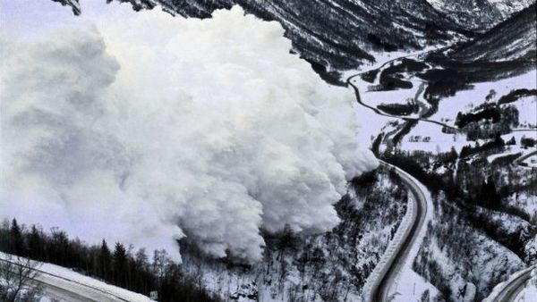 Синоптики попереджають про високу лавинну небезпеку в Карпатах. Гідрометцентр попередив про небезпеку в горах.