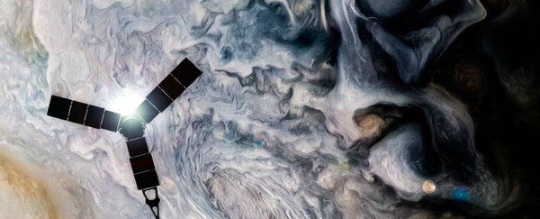 NASA показало нові знімки Юпітера. Космічне агентство NASA представило нові кольорові зображення Юпітера на основі знімків з апарату Juno.