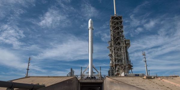 Секретний супутник, запущений ракетою Falcon 9 не вийшов на зв'язок. Американське стратегічне командування військовим супутником, запущеним компанією Space Exploration Technologies, зазначає, що Space Х не виявлений на орбіті.