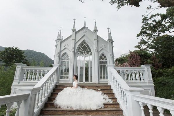 Жінка з 4-ю стадією раку влаштувала собі самотню весільну фотосесію, щоб виконати свою мрію. Коли надії немає.
