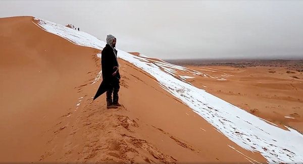 Найбільшу пустелю на Землі засипало снігом. Погодні аномалії тривають. 7 січня Сахара, найбільшу спекотну пустелю планети, вкрив шар снігу.
