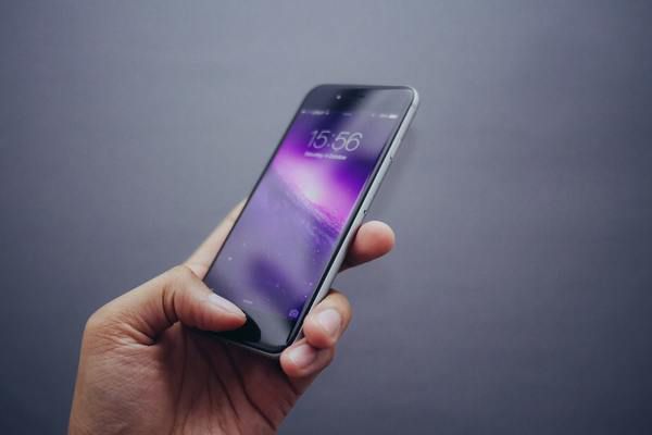 У Франції почали розслідування проти Apple через зниження швидкості роботи iPhone. Apple може загрожувати відповідальність за уповільнення роботи деяких моделей iPhone.