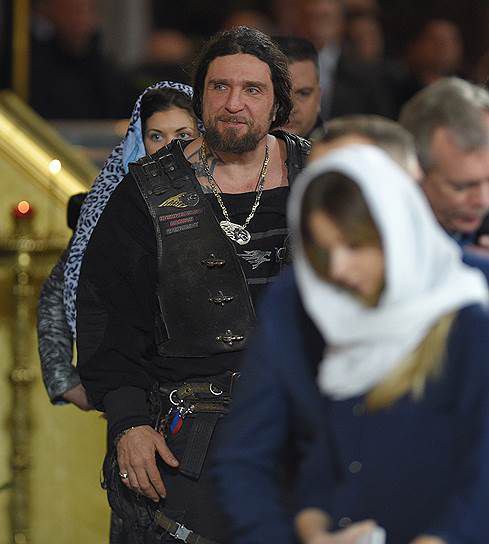 Фото Медведєва з храму в Москві підірвало соцмережі. Охорона російського прем'єра голосно прокололася.