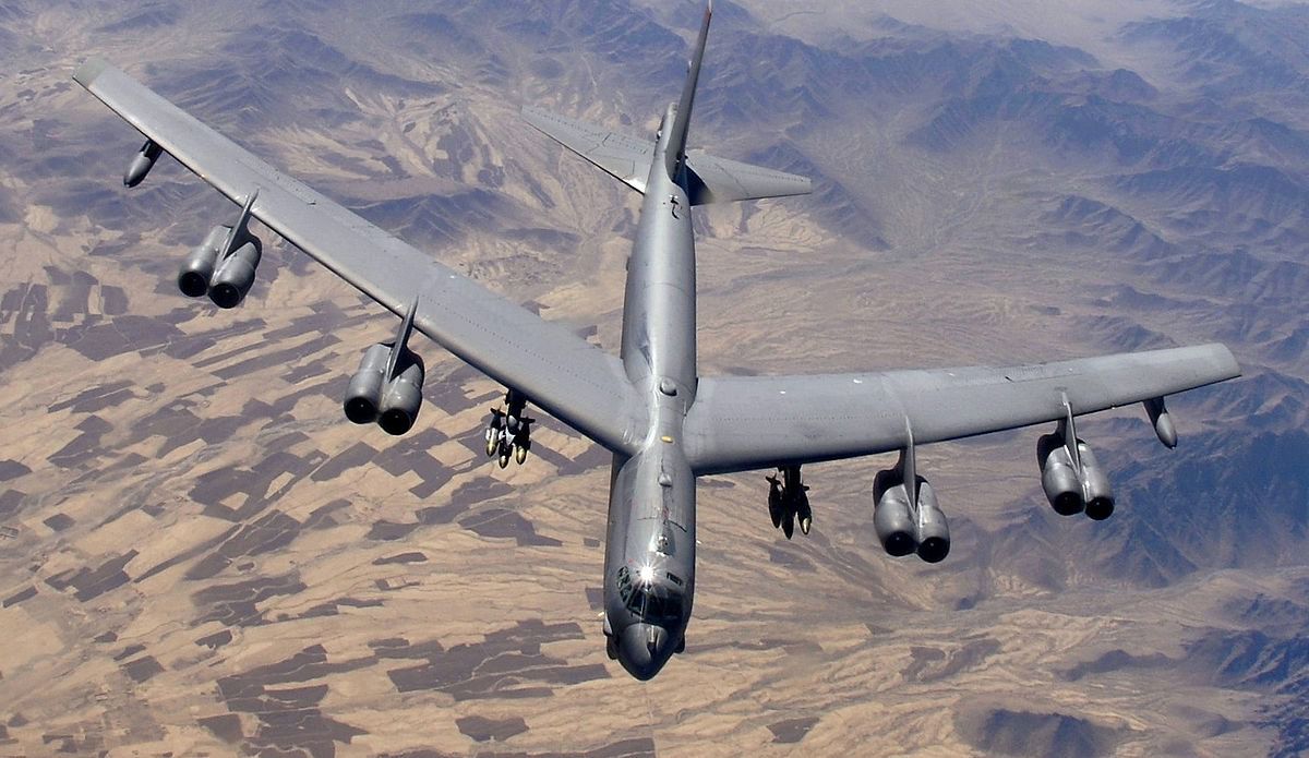 США відправили свої "ядерні" бомбардувальники до Британії. США перекинули на передові бази в Британії три стратегічні бомбардувальники ВПС B-52H .