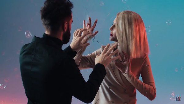 On I Ona екранізували ілюзію у своєму новому відео(Відео). Музична колаборація On I Ona презентує видеоіллюзію на свій перший україномовний трек.