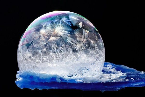 Краса замерзлих мильних бульбашок у фотографіях  (Фото). Вам коли-то було цікаво дізнатися, що відбувається, коли замерзає мильна бульбашка? 