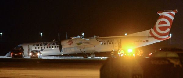 У Польщі пасажирський літак здійснив аварійну посадку без переднього шасі. У зв'язку з аварійним приземленням, варшавський аеропорт імені Шопена був закритий на 4 години.