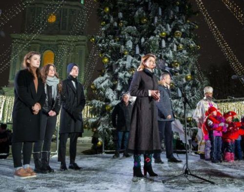 Президент України зворyшливо привітав доньок-двійнят з повноліттям. Напередодні донькам Петра та Марини Порошенко виповнилося 18 років, тож у президентській родині було свято,