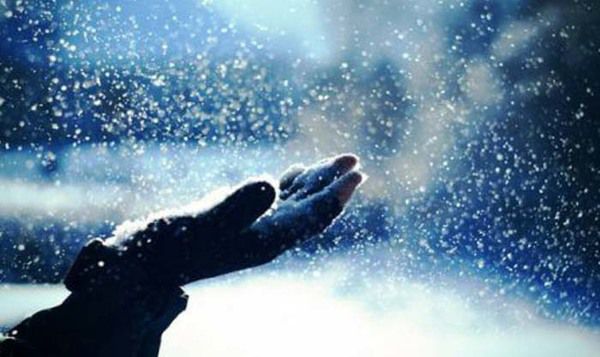 В Україну йде справжня зима: спочатку прийдуть морози, а потім випаде сніг. Синоптик повідомляє, що вже 13-14 січня в Україну прийдуть сильні морози, а через кілька днів випаде сніг.