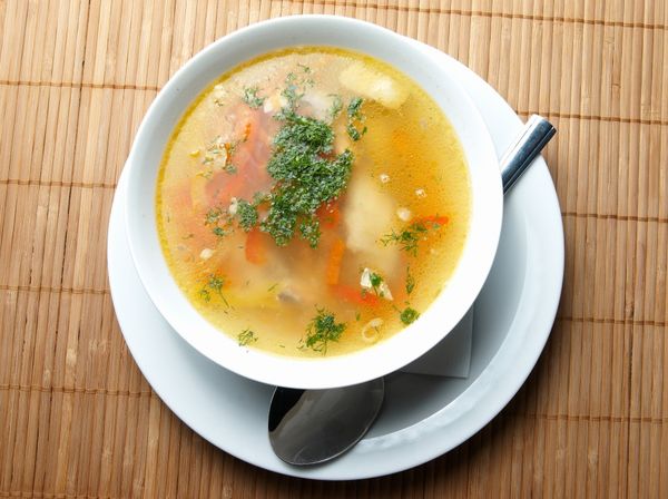 Лікарі назвали прекрасний засіб від застуди. Курячий суп може бути ефективним засобом від застуди.
