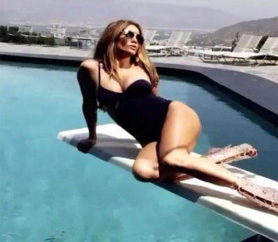 Фото 48-річної Дженніфер Лопес в купальнику вразило сексуальністю. 48-річна телезірка, як і раніше володіє сексуальністю і здатна спокусити самого стійкого чоловіка.