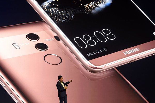 Китайські смартфони звинуватили у шпигунстві за користувачами. Влада США заявила про співпрацю Huawei з китайським урядом.