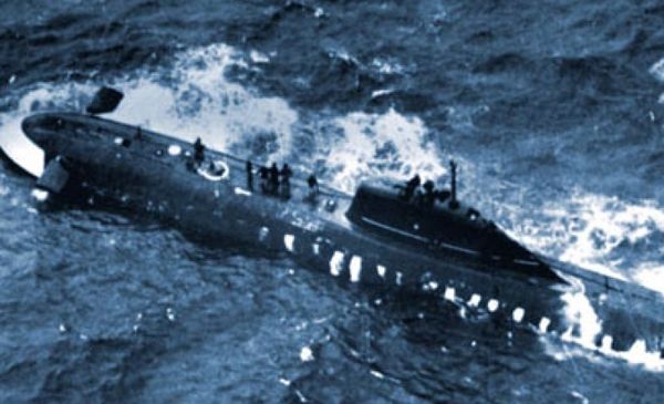 На дні Біскайської затоки лежить радянський підводний човен з ядерною зброєю на борту. В ході Першої світової війни в цьому районі затонуло кілька підводних човнів союзників і Німеччини, а в кінці Другої світової війни британська і американська авіація потопила тут близько 70 німецьких субмарин.
