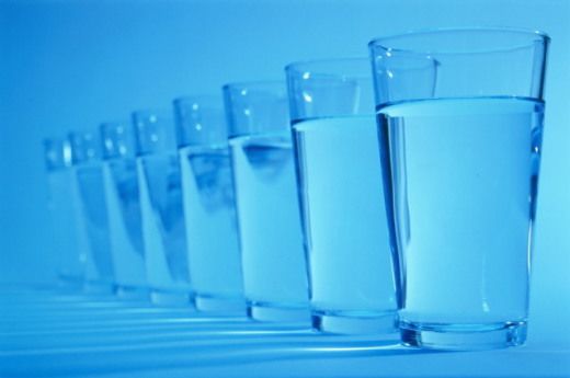 Якщо ви будете пити воду натщесерце після пробудження, з вашим тілом відбудеться 8 чудес. Для початку, 70% вашого тіла складається з води, тому важливо зберегти його свіжим і поповненим, щоб тіло працювало справно.