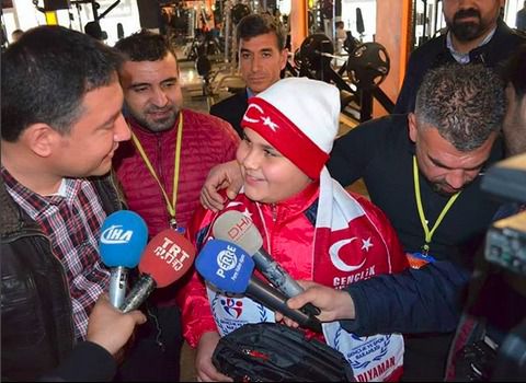 12-річний біженець з Сирії мріяв зайти в спортзал. І це фото змінило його життя. Так працює карма...