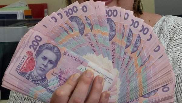 Гривня побила свій антирекорд. Курс гривні в Україні сьогодні побив антирекорд. Українська валюта по відношенню до євро опустилася нижче історичного мінімуму.