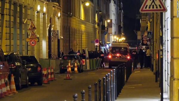 В Парижі знайшли коштовності на мільйони євро, викрадені з готелю Ritz. Французька поліція знайшла всі коштовності вартістю понад чотири мільйони євро, які були викрадені з готелю Ritz в Парижі