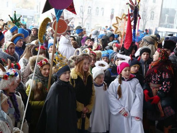 Старий Новий рік: у Харкові стартував Вертеп-фест (відео). Вертеп-фест-2018 у Харкові стартував з параду учасників в центрі міста. 