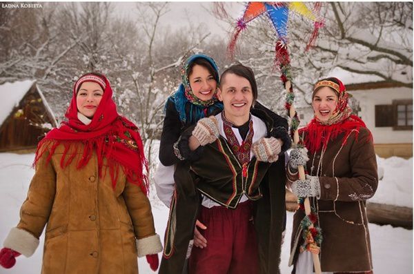Найкращі українські посівалки на Старий Новий рік. На свято Василя українці традиційно славлять господарів піснями, бажають їм здоров я та достатку.