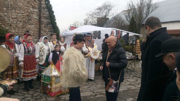 Як в Ужгороді відмічали свято Василя і Старого Нового року (фото). У суботу Ужгород відгуляв найкращий Різдвяний фестиваль Закарпаття – "Коляда в старому селі".