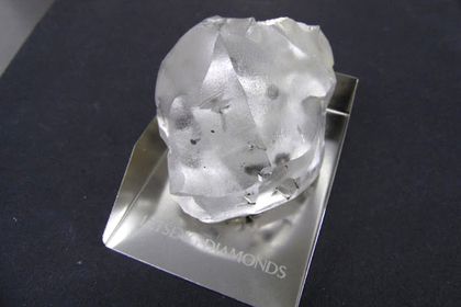 Гігантський алмаз, знайдений у Південній Африці. Один з найбільших у світовій історії алмазів в знайдений на руднику Letseng в Лесото на півдні Африки, 