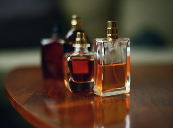 Зона тіла, яка дійсно може посилити ваш аромат, це цікаво знати. Більшість з нас наносять парфуми на шию і зап'ястя, але фахівці кажуть, що ви пропускаєте головну зону.