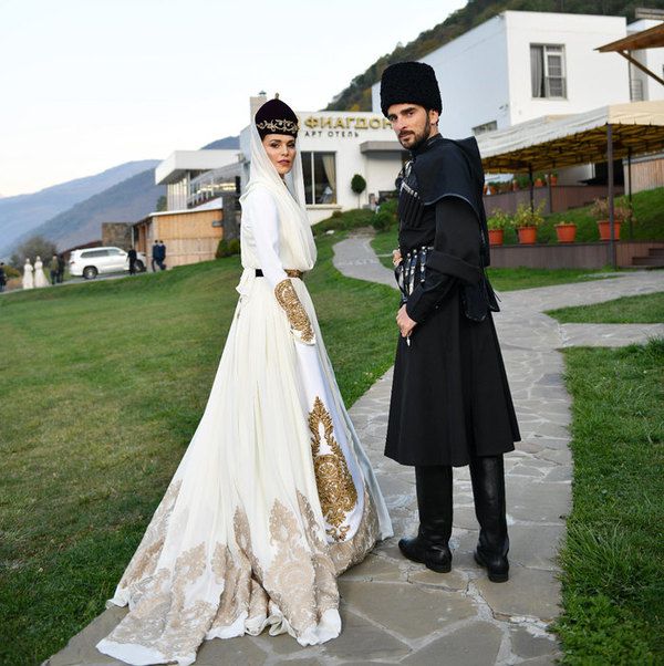 Саті Казанова оголилася для відвертої фотосесії у ванній. У жовтні 2017 року 35-річна Саті Казанова вийшла заміж за італійського фотографа Стефано Тиоццо. 