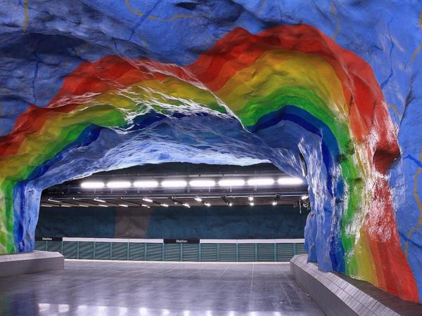 Найдивовижніші  станції метро в світі (Фото). Подекуди підземки міст  є справжніми творами мистецтва і можуть похвалитися чудовими скляними мозаїками та експозиціями.