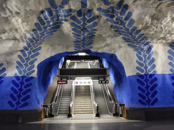 Найдивовижніші  станції метро в світі (Фото). Подекуди підземки міст  є справжніми творами мистецтва і можуть похвалитися чудовими скляними мозаїками та експозиціями.