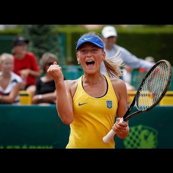 У мережі показали особисті фото 15-річної українки, яка стала сенсацією на Australian Open. Юна українська тенісистка Березня Костюк продовжує феєрити на дорослому Australian Open,