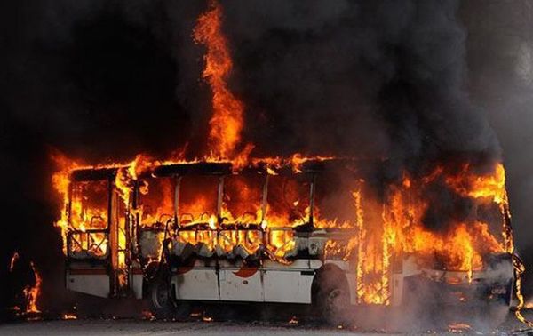 У Казахстані під час руху загорівся автобус, більше 50 загиблих. В результаті події загинули 52 людини.