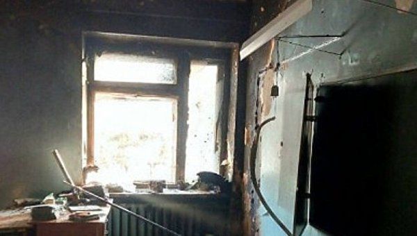 У Росії дев'ятикласник з сокирою влаштував у школі бійню. В Улан-Уде учень дев ятого класу підпалив кабінет в школі із семикласниками і атакував школярів, які вибігали, за допомогою сокири. В результаті атаки постраждали троє дітей і вчитель.